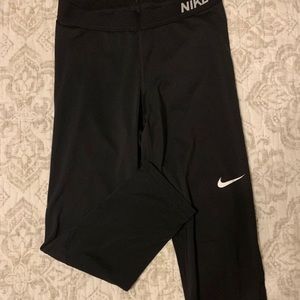 Black Capri Nike leggings